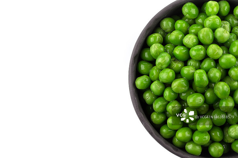 白色背景上的一碗绿色湿豌豆图片素材