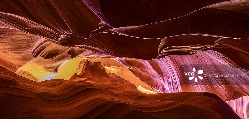 深红色波浪图片素材