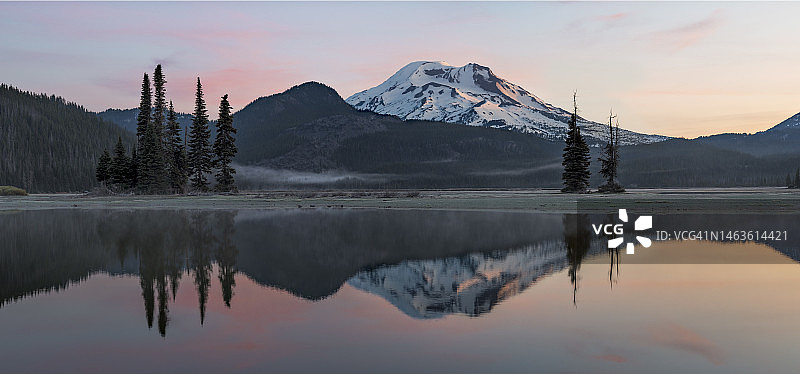 美丽的倒影图片素材