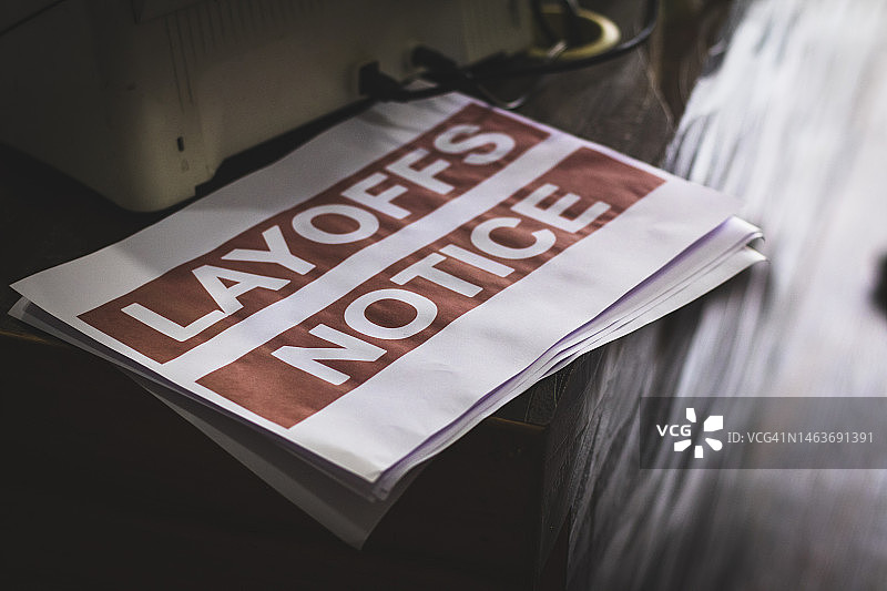 打印的解雇通知特写镜头图片素材