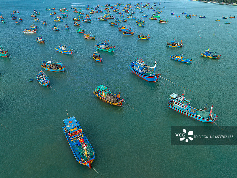 拉甘海滩的渔船图片素材