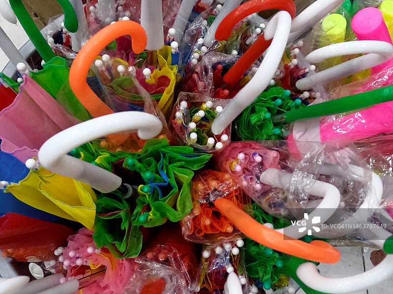 待售的彩色折叠伞俯视图图片素材