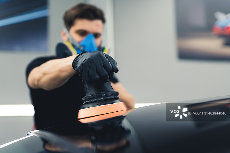 汽车美容抛光概念，专业汽车服务图片素材