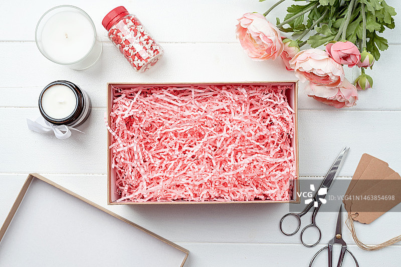 工艺盒中的粉色纸屑填充材料纹理，模型设计，北京，中国图片素材