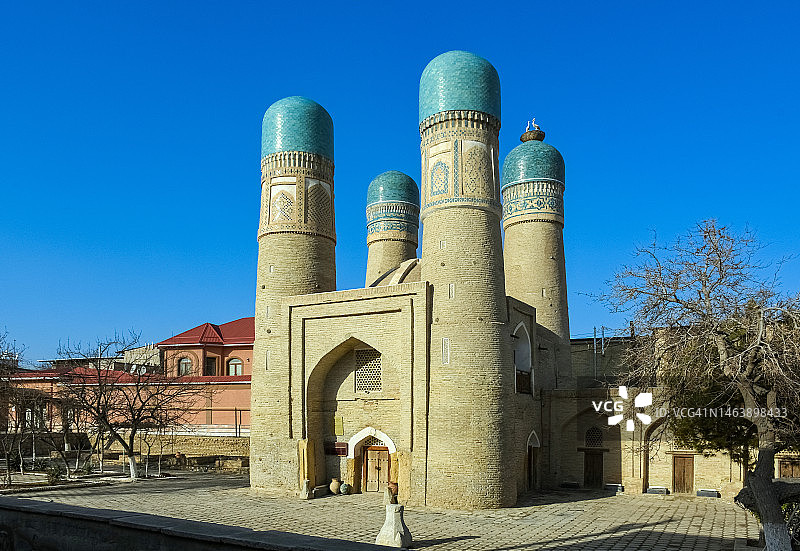 乌兹别克斯坦布哈拉的“肖尔米诺尔”伊斯兰学校，拥有四座宣礼塔，是联合国教科文组织遗产图片素材