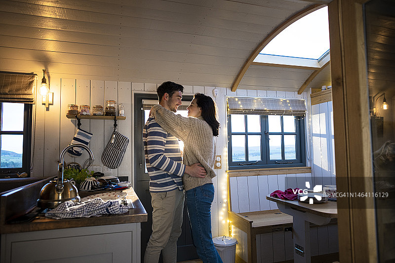 厨房慢舞图片素材