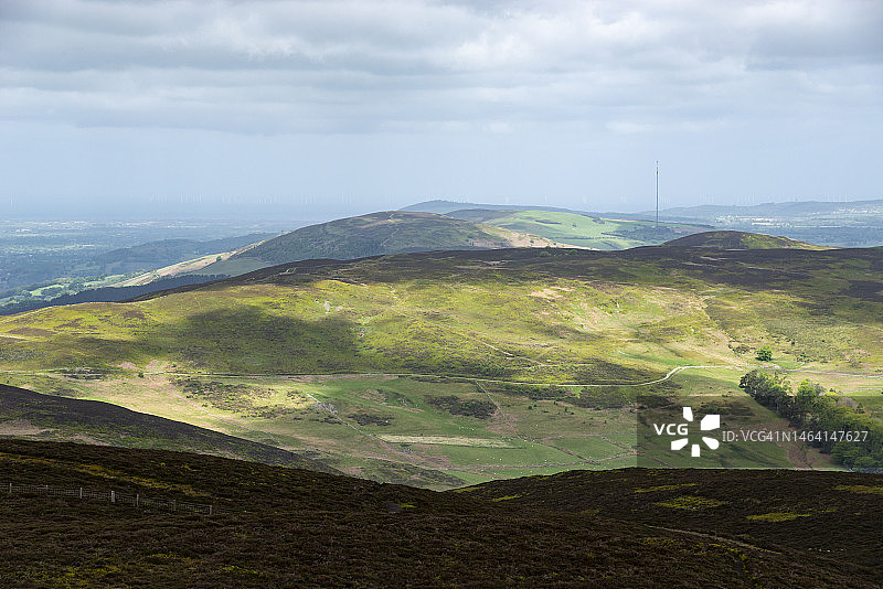 从北威尔士莫埃尔法毛看到的克卢伊德山脉景观图片素材