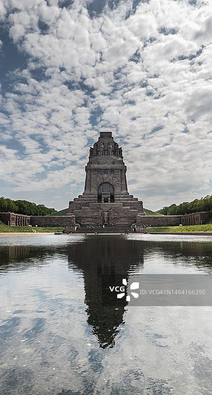 德国莱比锡民族大会战纪念碑及倒影图片素材