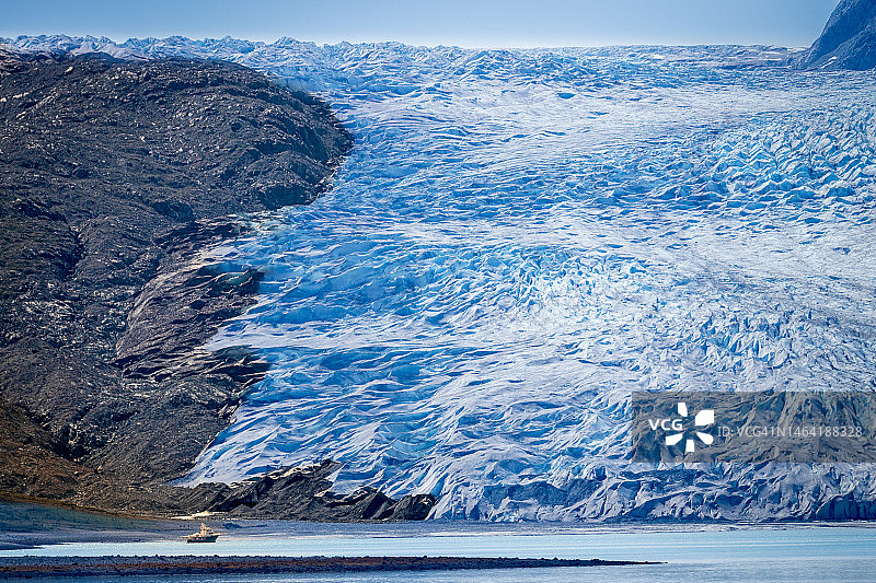 冰川前的孤船，美国阿拉斯加图片素材