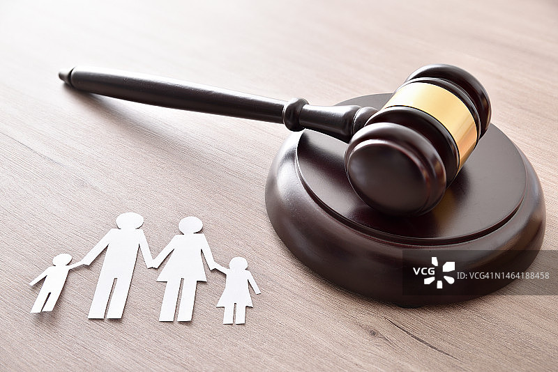 家庭和未成年人司法保护概念，西班牙图片素材