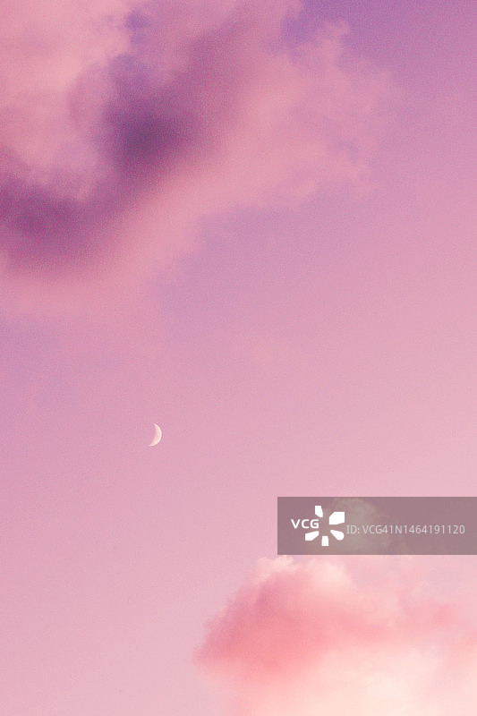 粉色天空的低角度视图，印度尼西亚图片素材