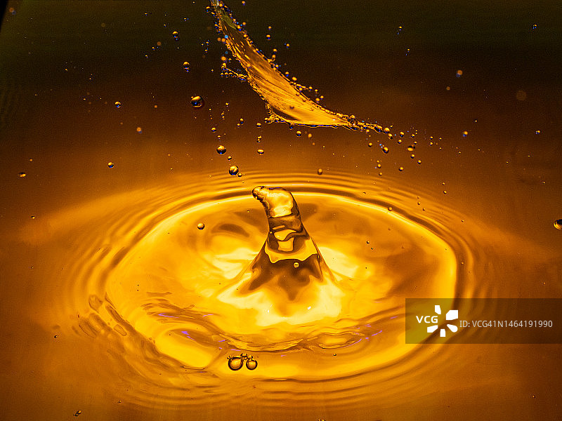 德国格雷文雷肯费尔德的飞溅水花特写图片素材