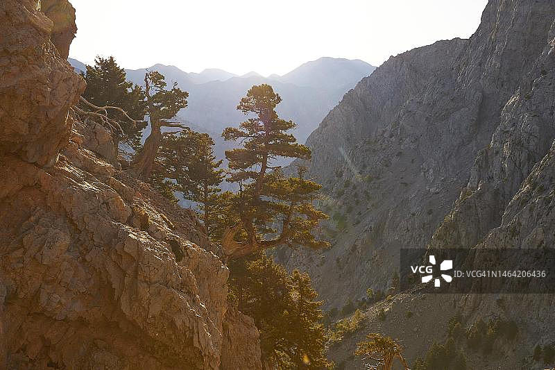 克里特岛西部的白色山脉和萨马利亚峡谷风光图片素材