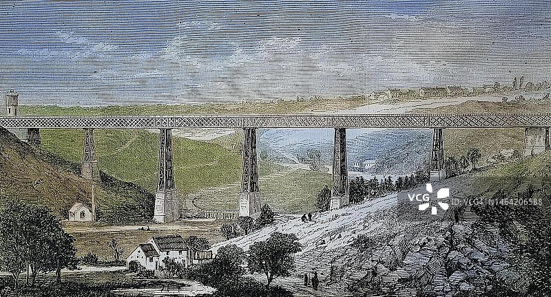 蒙吕松铁路桥，克勒兹山谷上的高架桥，1869年，法国，历史照片，19世纪原始照片的数字化修复复制品图片素材