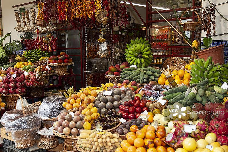 异国水果、蔬菜市场，丰沙尔拉夫拉多雷斯市场，马德拉群岛，葡萄牙图片素材