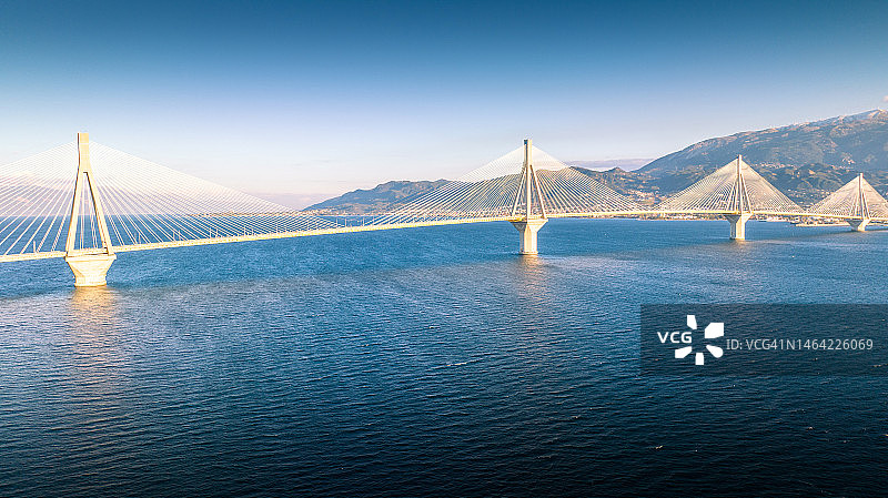 希腊科林斯湾里奥-安提里奥大桥航拍照片图片素材