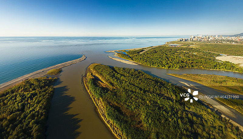 河流入海口与黑海壮丽全景图片素材