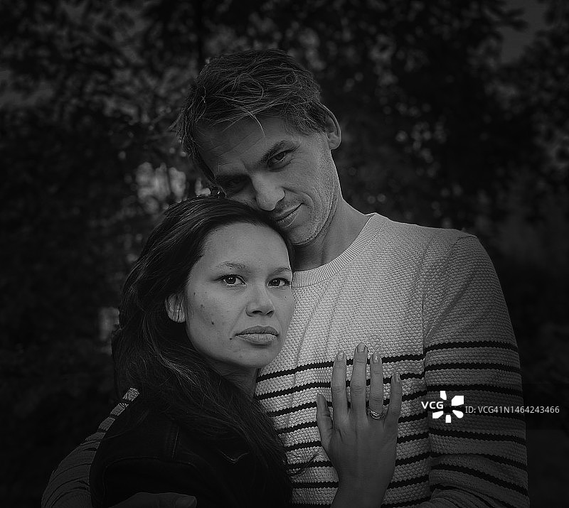 美丽的年轻夫妇图片素材