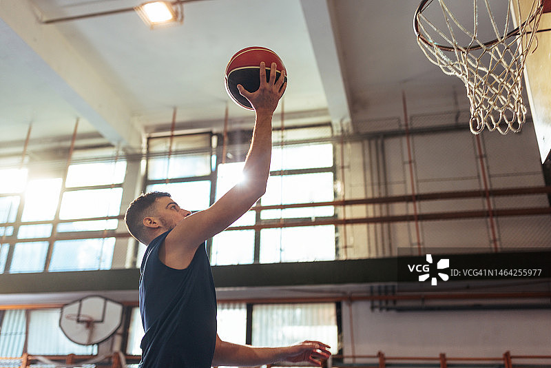 篮球运动员得分图片素材
