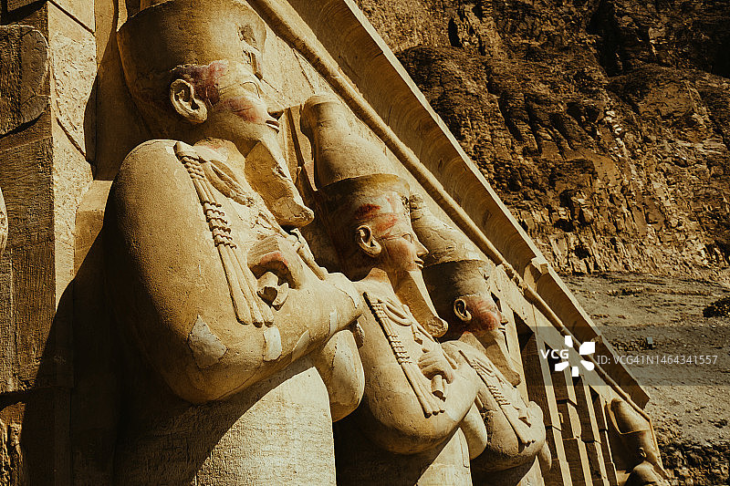 埃及卢克索代尔埃尔-巴哈里哈特谢普苏特神庙景观图片素材