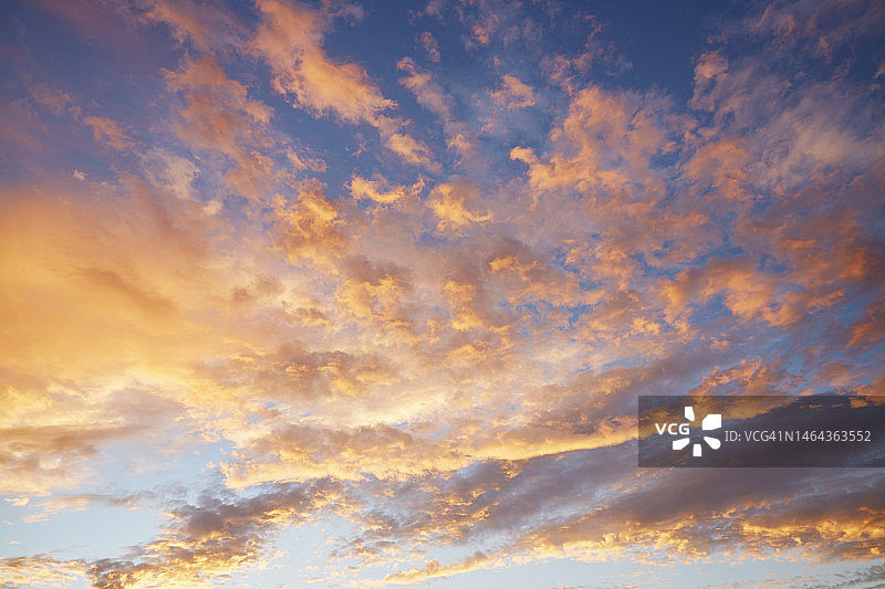 日出时壮观天空全画幅镜头图片素材