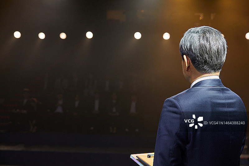 教育、企业、男性、后视图、演讲、公众演讲者、讲师图片素材
