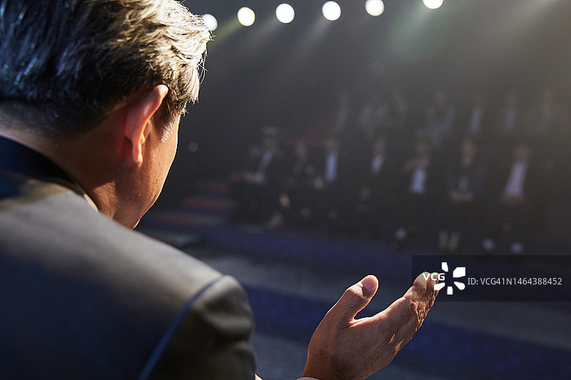 教育、企业、男性、后视图、演讲、公众演讲者、讲师图片素材