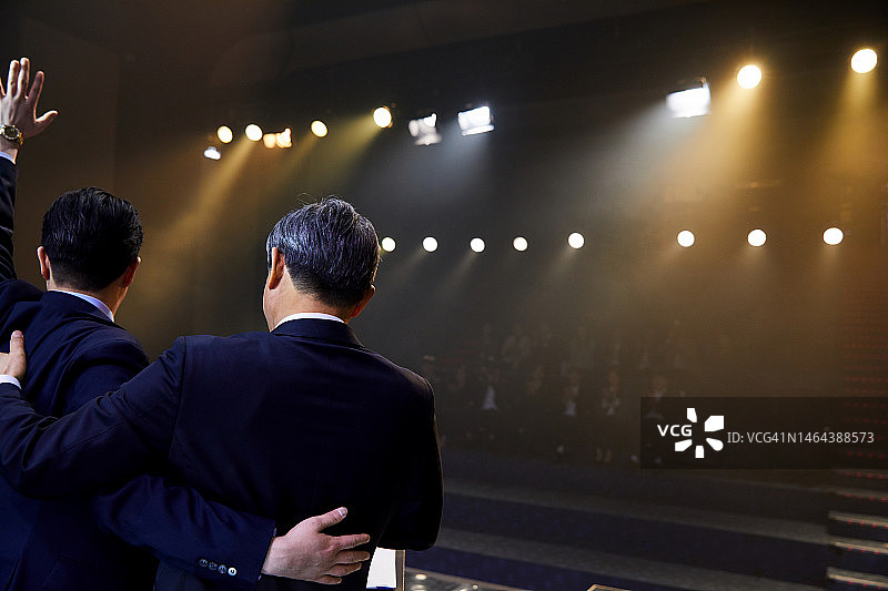 教育、企业、男性、后视图、演讲、公众演讲者、讲师图片素材
