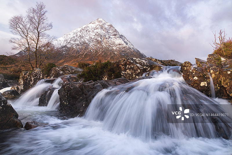 Buachaille Etive Mòr and River Etive图片素材