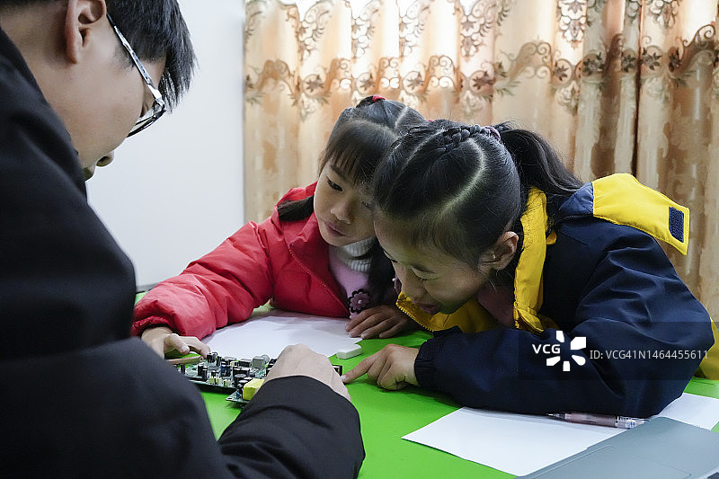 学习电路板知识图片素材