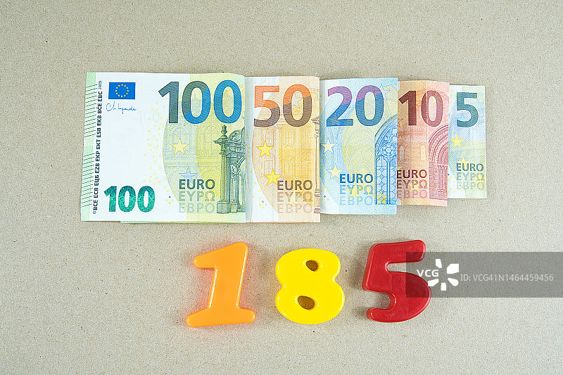 从100到5的欧元纸币图片素材
