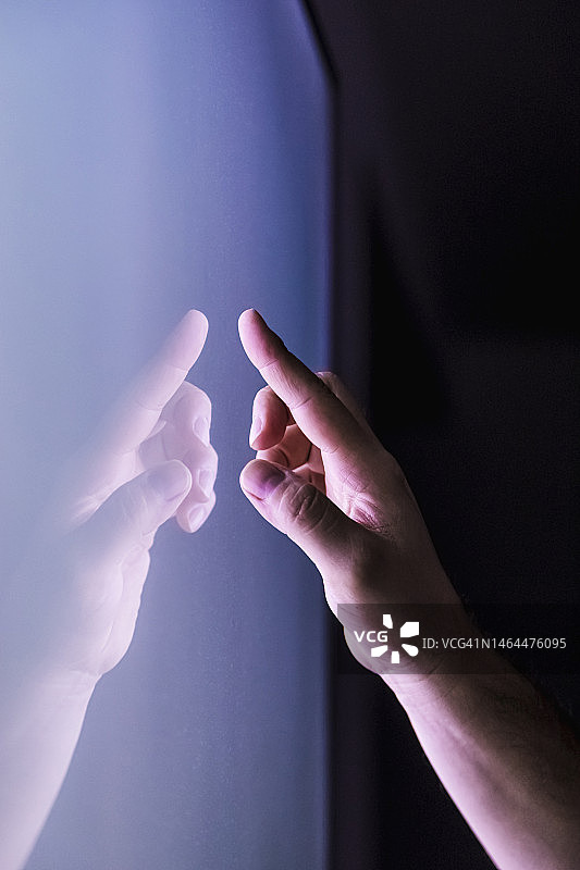 手部触摸屏幕图片素材