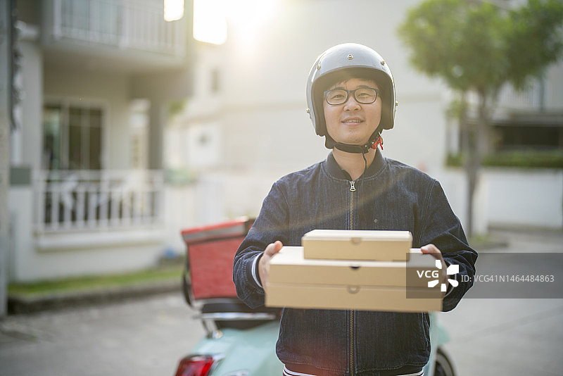 食品配送员准备工作图片素材
