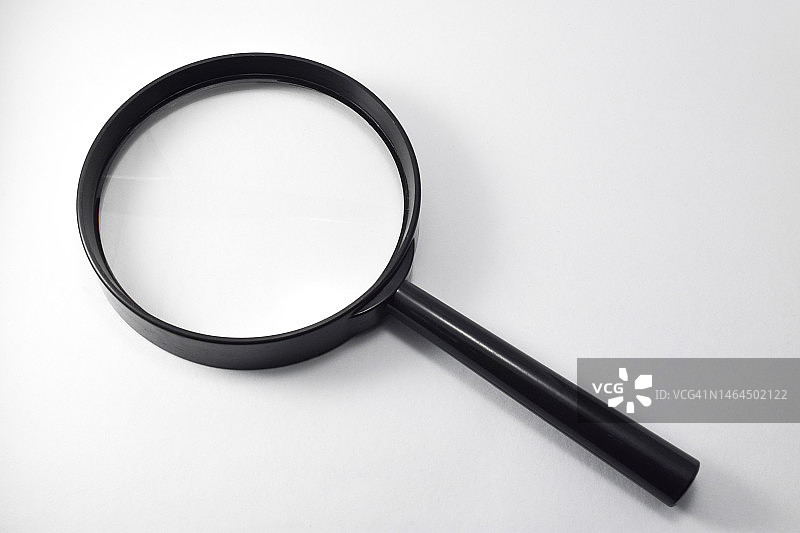 印度尼西亚白色背景下的放大镜特写图片素材