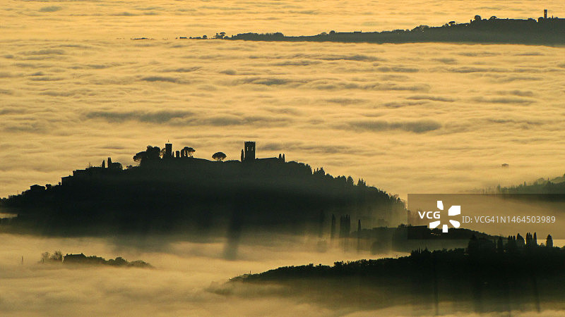 意大利托斯卡纳马萨和科奇莱日落景观剪影图片素材