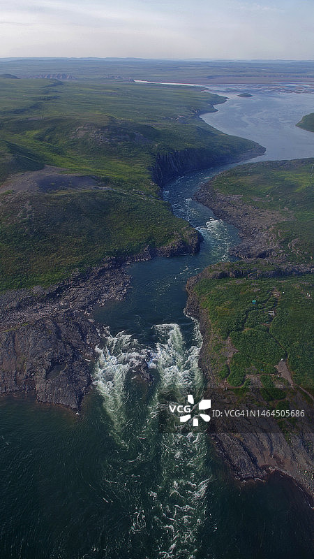 加拿大努纳武特地区库格鲁克图克陆地高角度视图图片素材