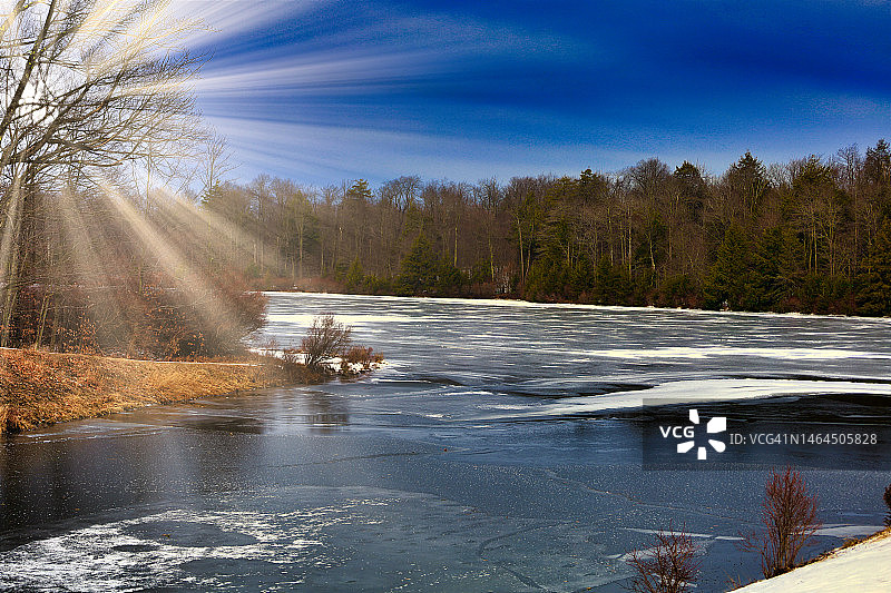 美国里基茨格伦州立公园冬季河景图片素材