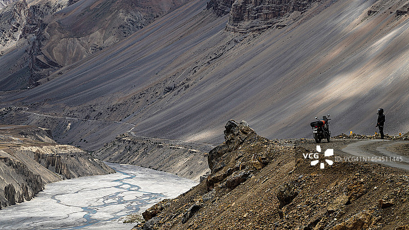 印度山区的人们（高角度拍摄）图片素材