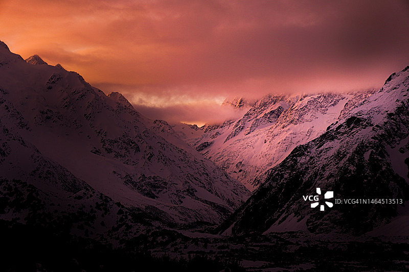 新西兰坎特伯雷日落时分雪山美景图片素材