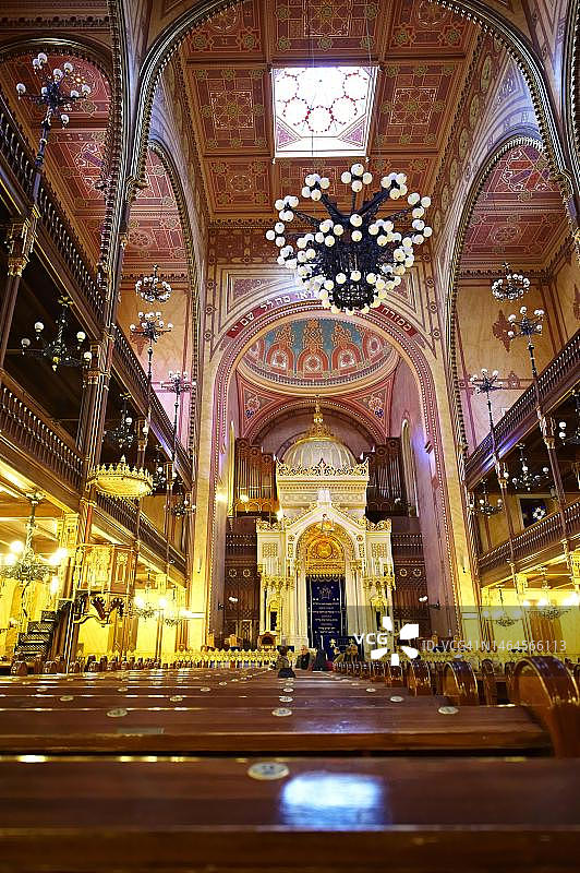 匈牙利布达佩斯多瑙河街犹太会堂内景图片素材