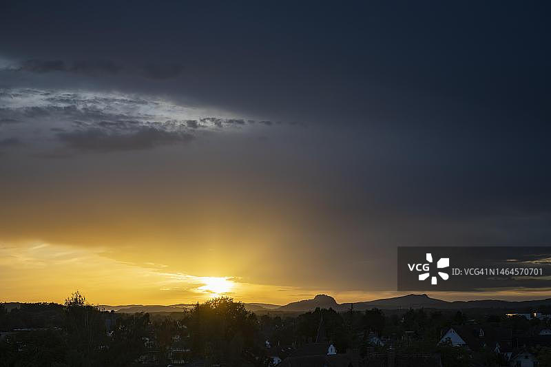 德国黑高霍恩特维尔山日落图片素材