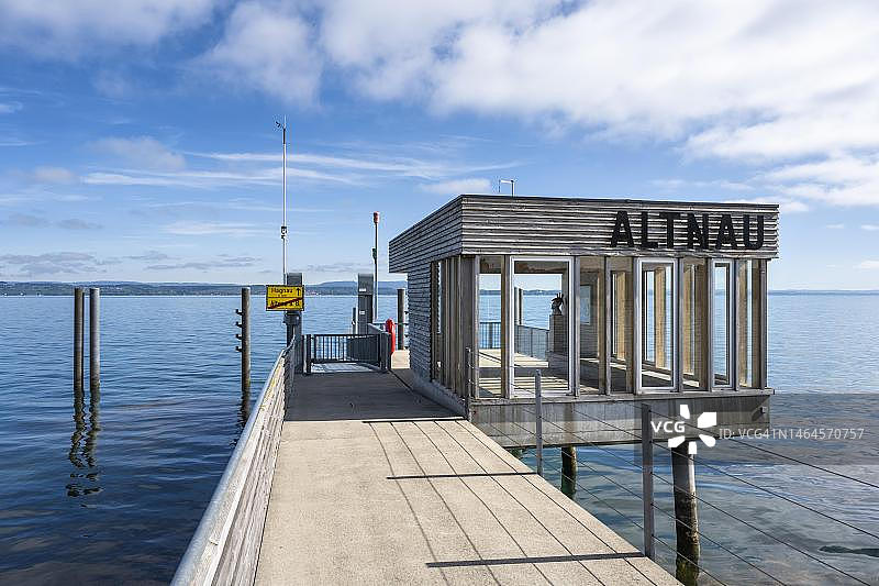 瑞士图尔高州阿尔特瑙博登湖上的带避风港的码头图片素材