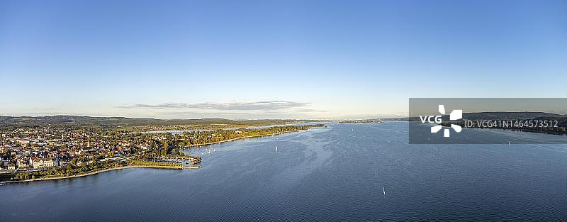 康斯坦茨湖的鸟瞰图，远处是赖兴瑙岛图片素材