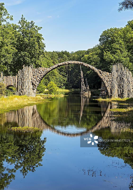 克罗姆劳映山红公园的拉科茨桥，魔鬼桥，德国图片素材
