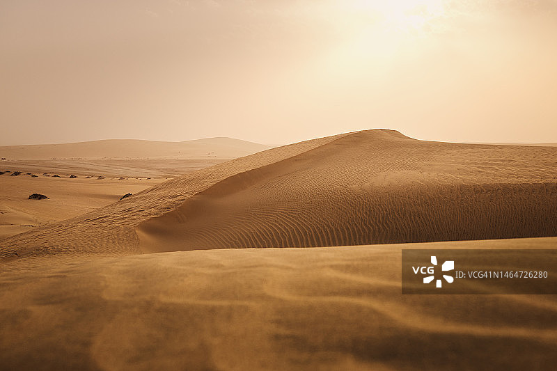 日落时分的空旷沙漠景观图片素材