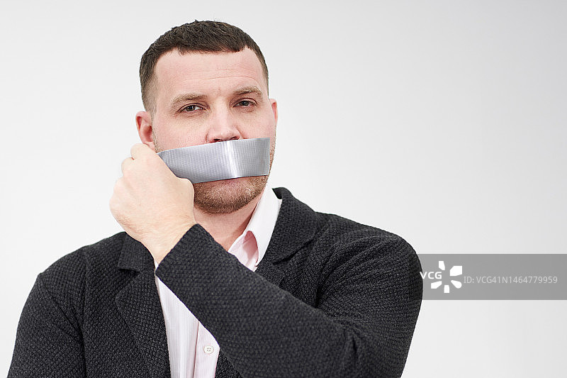 商人撕开胶带图片素材