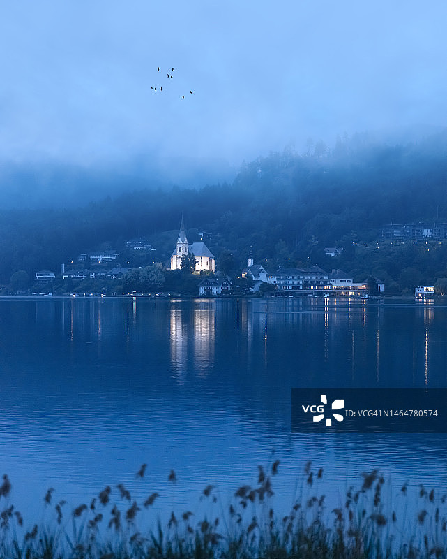 克拉根福，沃特湖和山脉的雾景，奥地利图片素材
