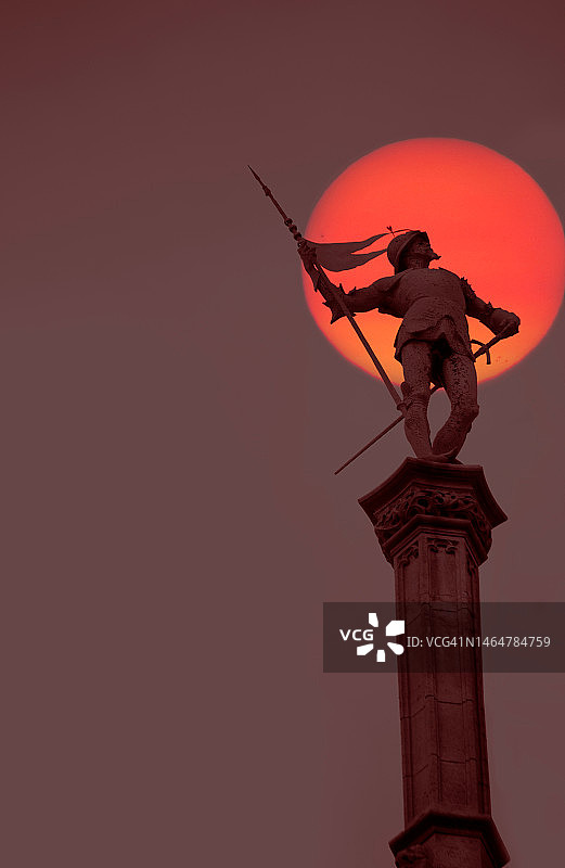 夕阳下的建筑细节图片素材