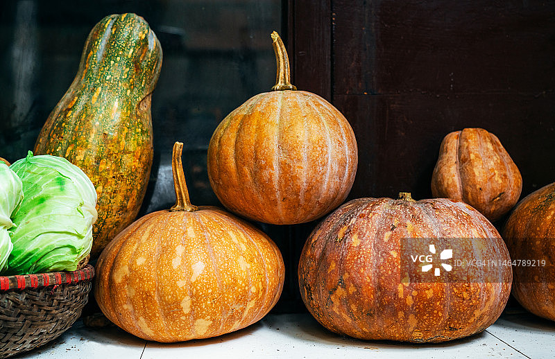 厨房里的装饰南瓜图片素材