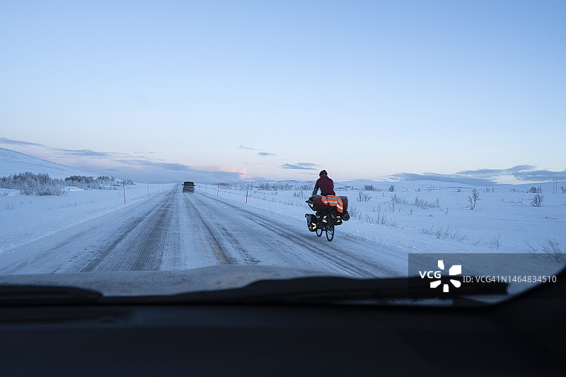 在Store Oksberget山口骑自行车图片素材